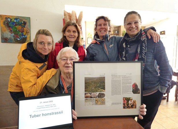 Bürgerforscherinnen der FGH ehren ihren Mentor mit einer nach ihm benannten Trüffel